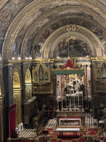 🕯️ 一個充滿寧靜的空間，在馬耳他大教堂🍃