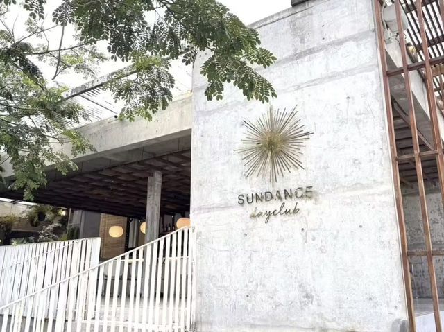 Sundance Dayclub Huahin โรงแรมริมทะเลสุดโรแมนติค