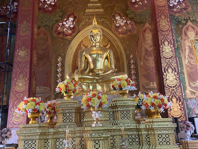 วัดตรีทศเทพ วัดสงบใจกลางเมือง