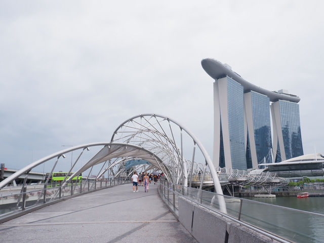 The Helix Bridge สะพานเหล็ก DNA สิงคโปร์