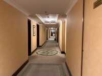 【Corniche Hotel／コーニッシュ ホテル｜アブダビ“五つ星体験が5,000円宿泊で叶う快適ステイ”】