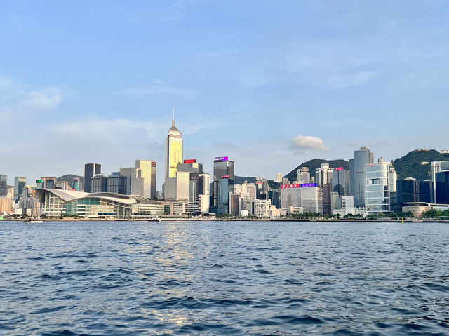 香港都市風情之旅：從金紫荊廣場到維多利亞港夜景