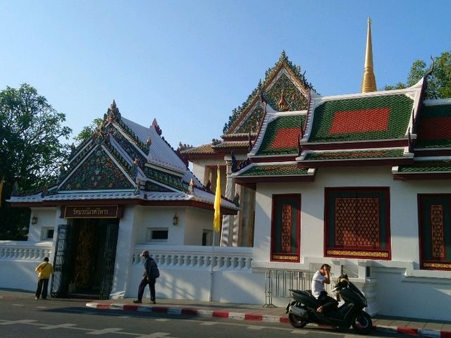 วัดบวรนิเวศ..วัดที่มีพระประธาน 2 องค์