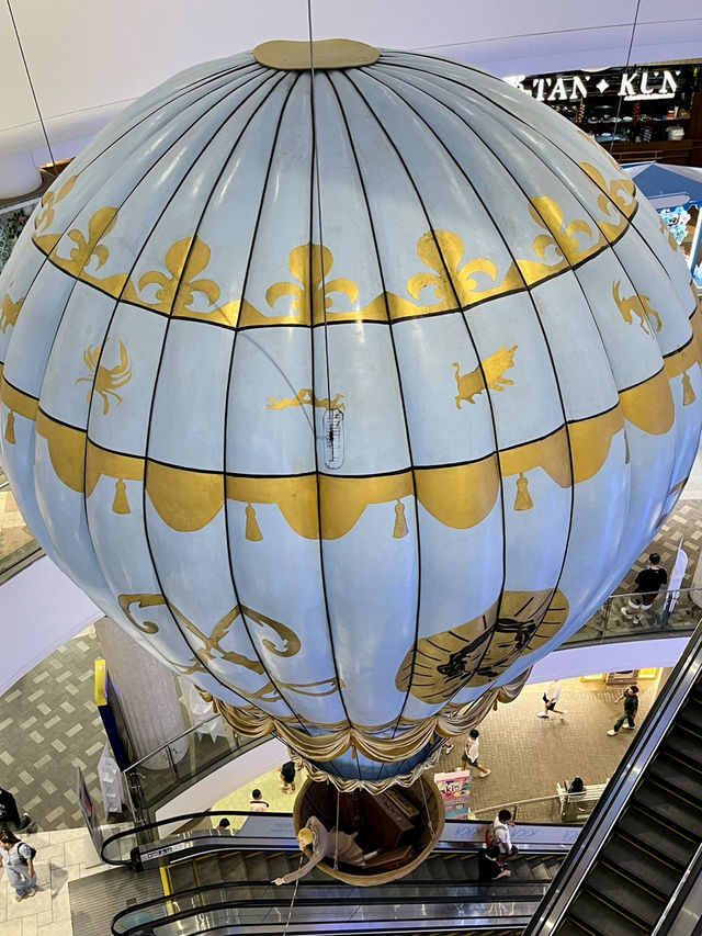The most beautiful shopping mall in the world ! 