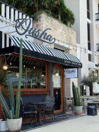 รีวิว Dusha Cafe Phuket: คาเฟ่ท่าเรือยอร์ชสุดชิค
