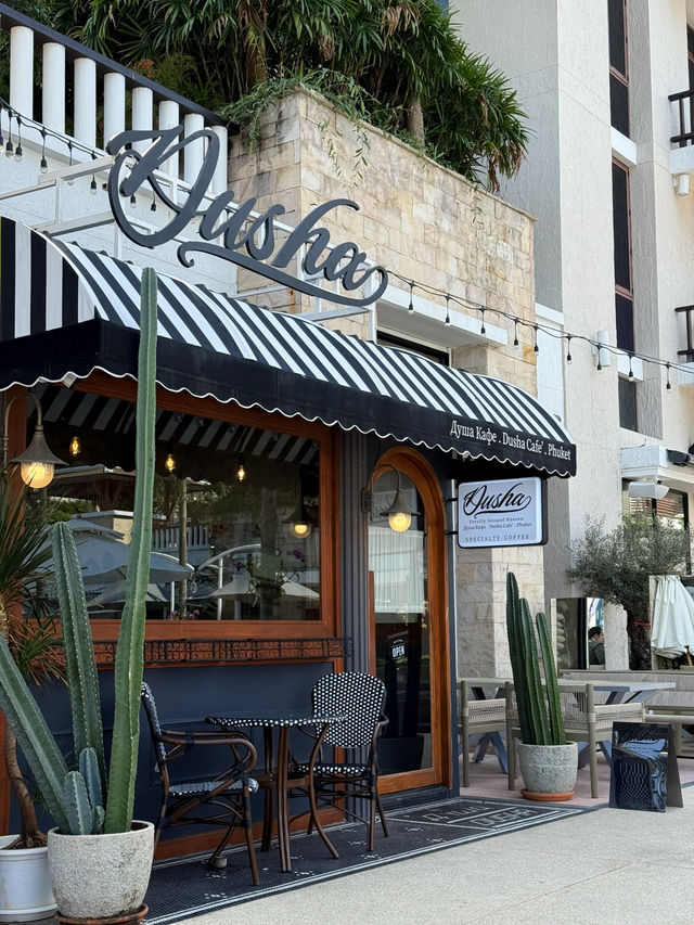รีวิว Dusha Cafe Phuket: คาเฟ่ท่าเรือยอร์ชสุดชิค