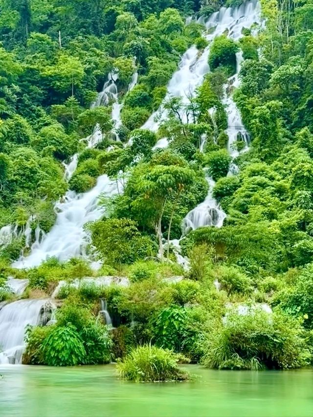 Lush Trails and Fairy Bridges at Xiaoqikong Scenic Area