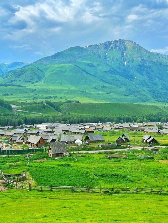 Tiny Wooden Cabins & Mountain Feels