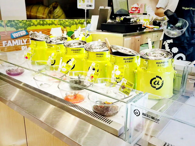 Chill Out at Yogurt Planet, Sunway Velocity’s Galaxy of Flavor