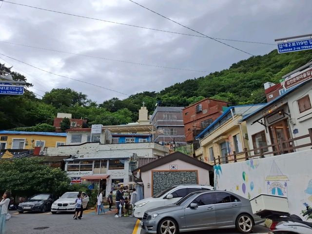 釜山甘川洞文化村｜斜坡上的童話世界，彩色山城的夢幻散步