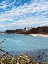 Surf’s Playground with a Scenic Backdrop