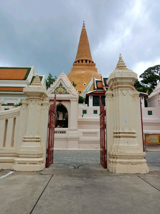 สถูปเจดีย์ขนาดใหญ่ที่สุดในประเทศไทย