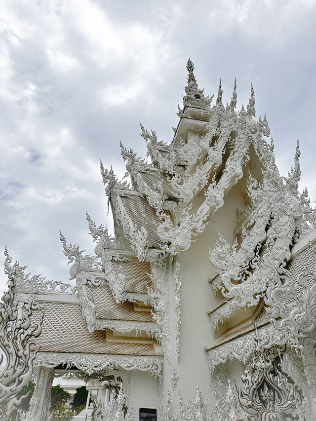 The Taj Mahal of Thailand Wat Rong Khun temple 