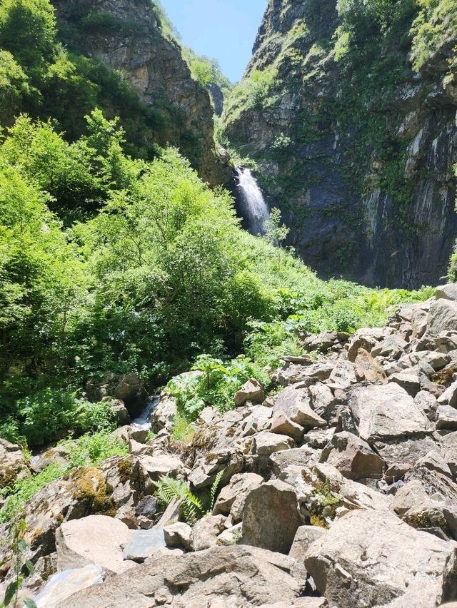 mini falls, max adventure @ Gveleti