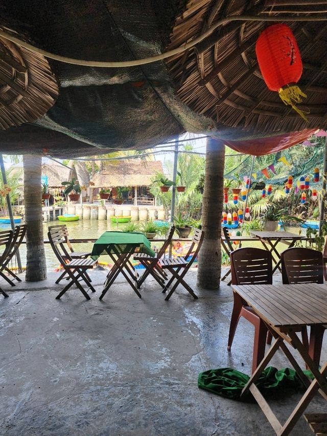 【ホイアン🇻🇳ベトナム】ココナッツボートで川下り🥥