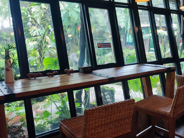 ร้านกาแฟสวนป้าอินทร์