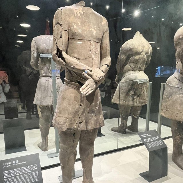 🐎 Bronze Chariots at Lishan — Qin Dynasty Craftsmanship at Its Finest