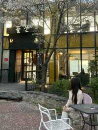 편안하게 커피와 여유를 즐길 수 있는 공간 ☕