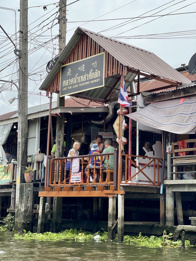 🌊สัมผัสเสน่ห์วิถีชีวิตริมน้ำ กับการเที่ยวตลาดน้ำ