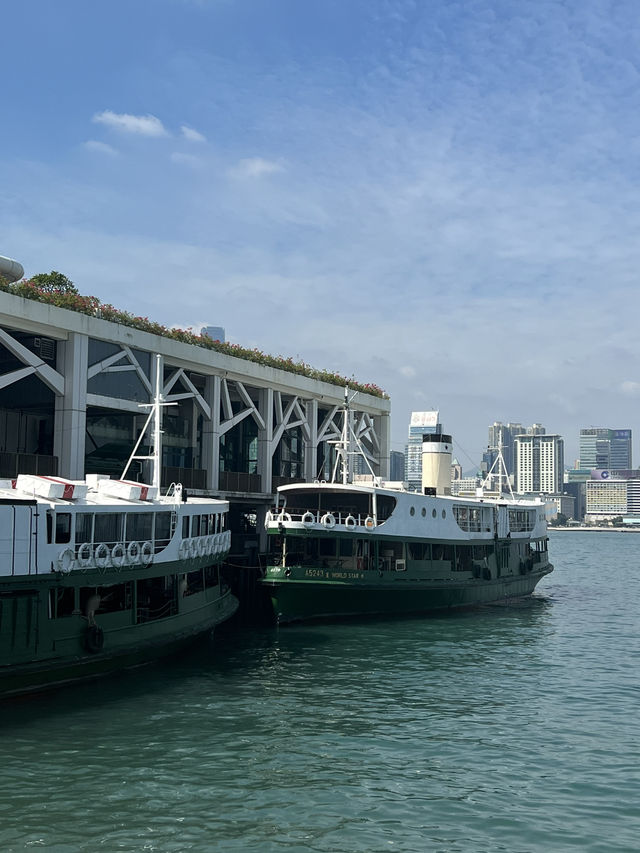 灣仔海濱長廊看維港 灣仔海濱長廊看維港