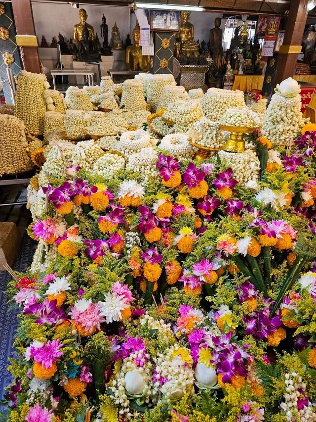 ชวนกันไหว้สาที่วัดพระธาตุดอยคำ 🙏 ชวนกันไหว้สาที่วัดพระธาตุดอยคำ 🙏