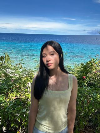 햇살, 바다, 그리고 하얀 모래사장이 있는 수밀론 섬