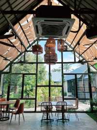 Lakeside Café at Sepang Circuit: Dining with a View