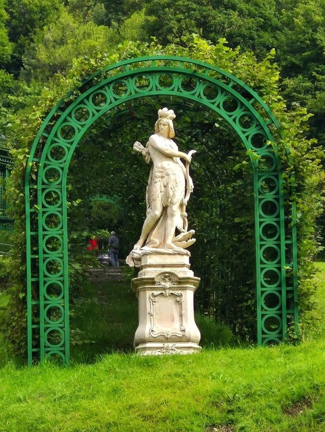 🏰 Linderhof Palace – Bavaria’s Fairytale Hideaway 🏰 Linderhof Palace – Bavaria’s Fairytale Hideaway