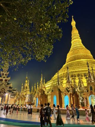 The most sacred golden Buddhist temple in Myanmar: Shwedagon Pagoda ✨