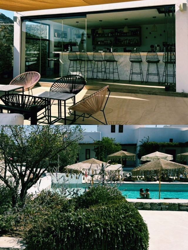 파도와 햇살이 어우러진 밀로스의 하루