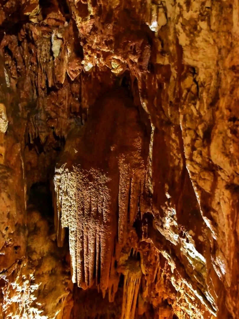 🕳️✨ Jama – Grotta Baredine