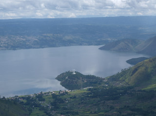 Tenang yang Tak Tergantikan di Danau Toba