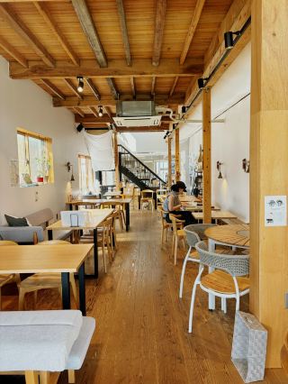 [Asakura, Fukuoka] Spend the Whole Day Here! An All-in-One Cafe, Bookstore, and Coworking Space.