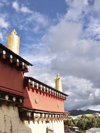 Here's the location📍 for an aerial view of Songzhanlin Monastery, Shangri-La, China 🇨🇳