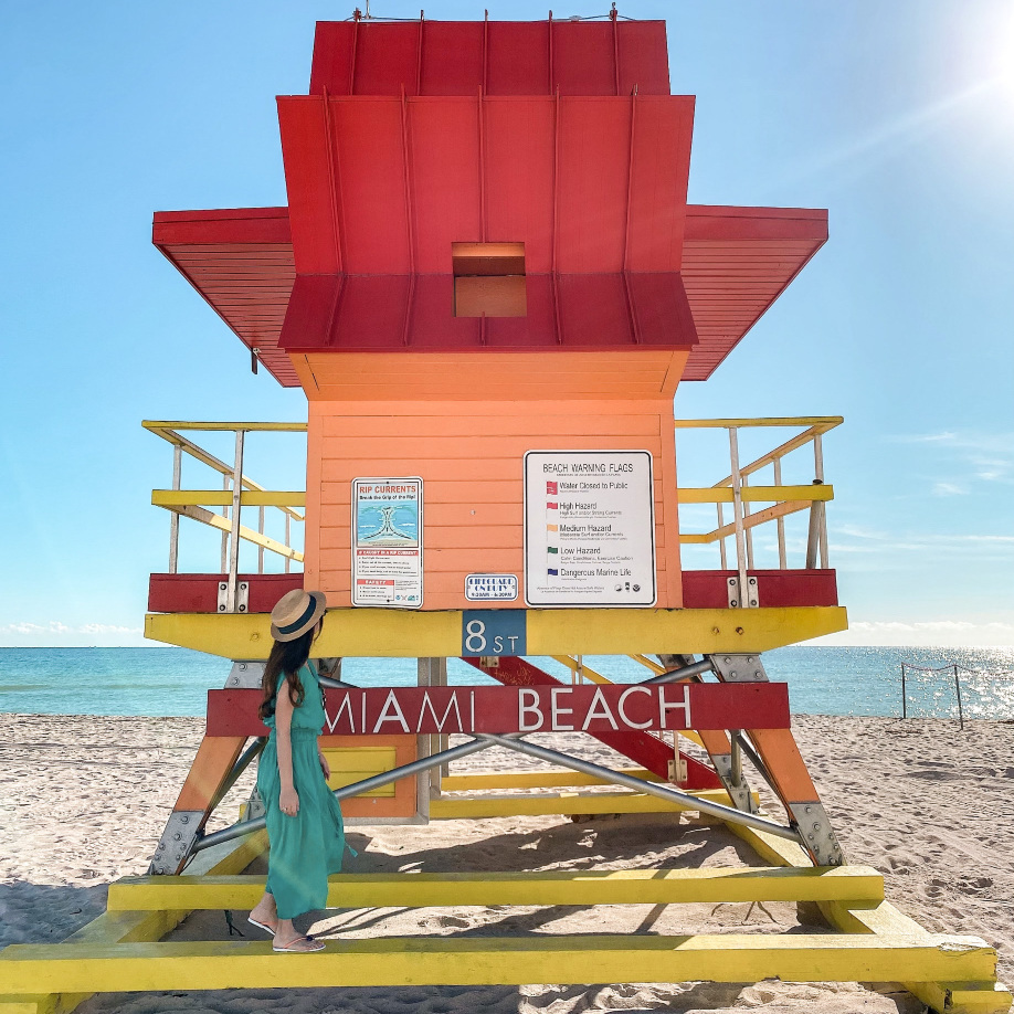 可愛すぎる🥺❤️カラフルなライフガード小屋が映える📸 | Trip.com