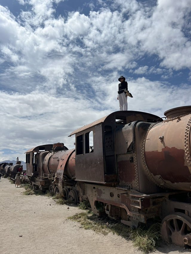 Visiting Train Cemetery in Uyuni 🇧🇴