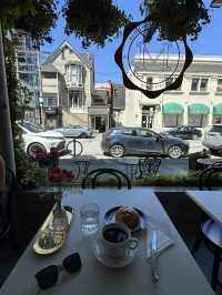 밴쿠버에서 가장 사랑스러운 Cafe Melo Patisserie 💕
