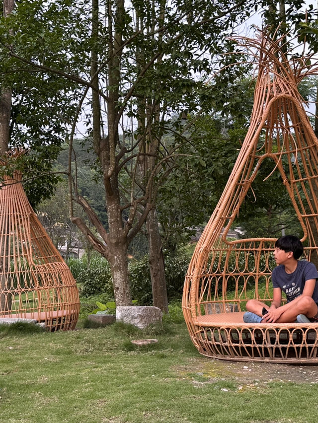 白天遊小七孔，晚上去瑤山古寨，體驗非遺文化特色