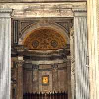 Must see this in Rome, but no way to escape ling queue!