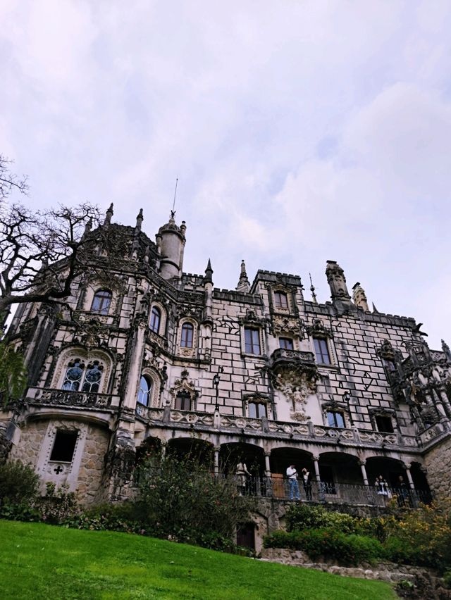 🏰 A Guide to Visiting Quinta da Regaleira 🌿✨