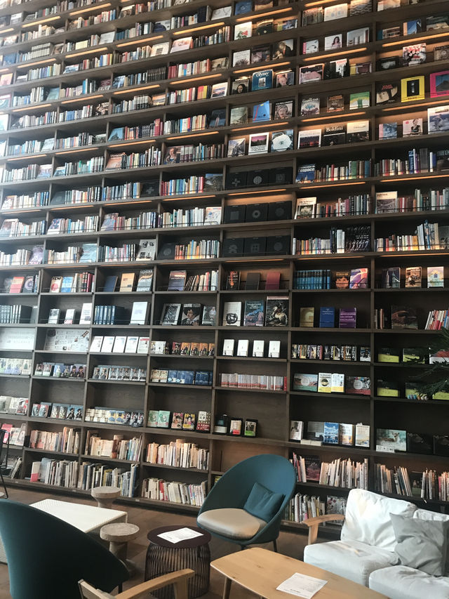 The most beautiful library in Japan