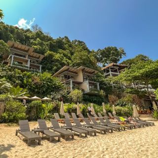 エルニド：ターコイズブルーと石灰岩が織りなす自然の傑作