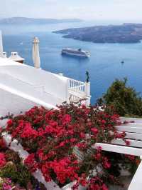 🌅 Where Sunsets Kiss the White Walls – Oia, Santorini, Greece
