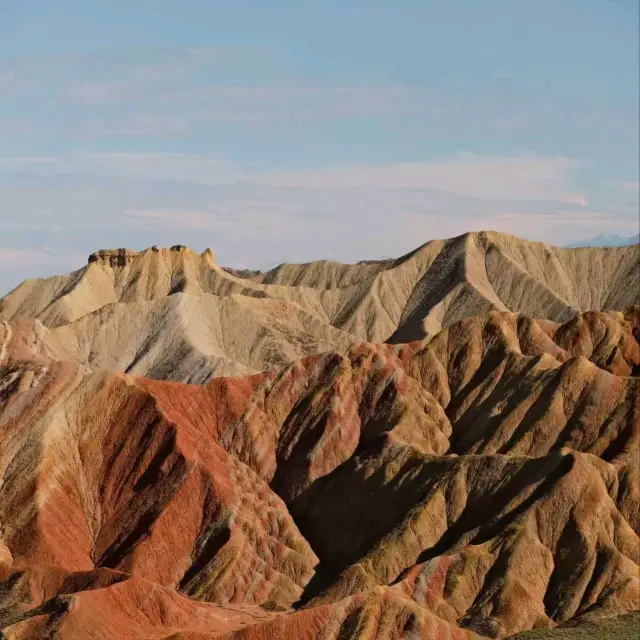張掖丹霞的異世界景觀：鹽湖、彩虹山及沙漠日落