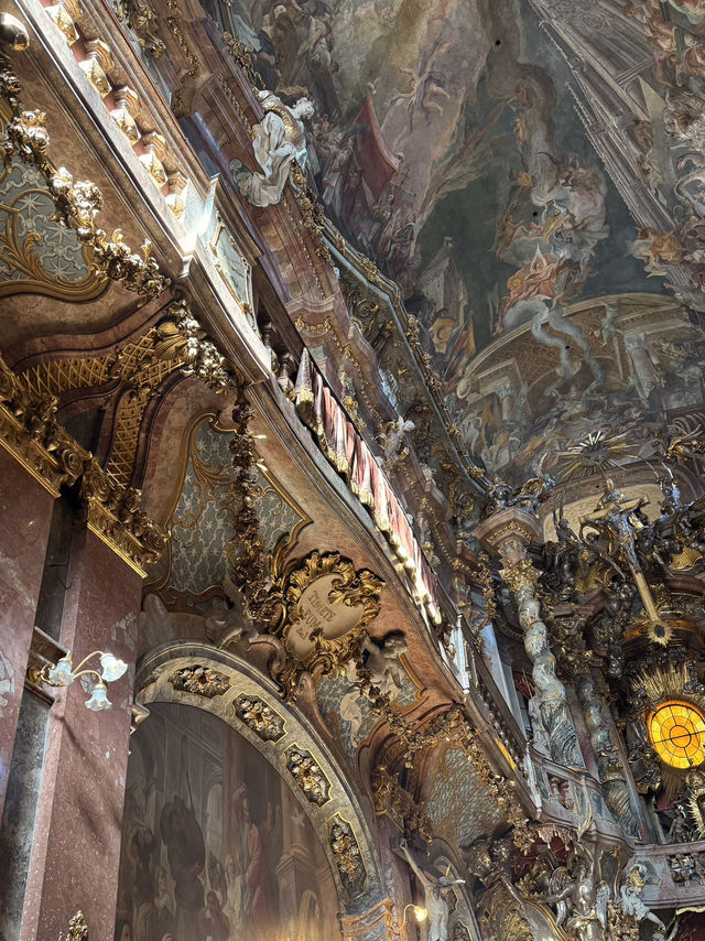 Munich’s soul lies in its churches – soaring towers, golden altars, and quiet corners of peace. ⛪✨ Munich’s soul lies in its churches – soaring towers, golden altars, and quiet corners of peace. ⛪✨