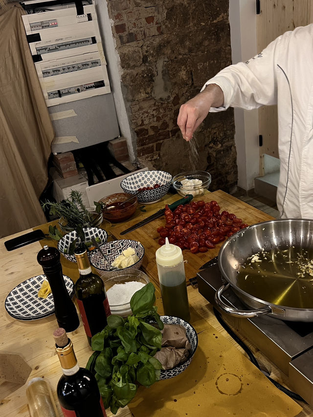 🍝🍷 Pasta + Unlimited Wine in Florence = Perfect Day! 🇮🇹 