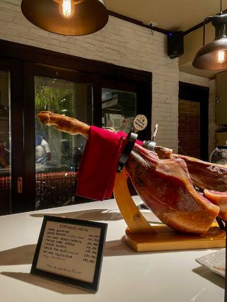  🇪🇸🍷 Spanish getaway in Nha Trang: Lola Tapería will transport you to Barcelona