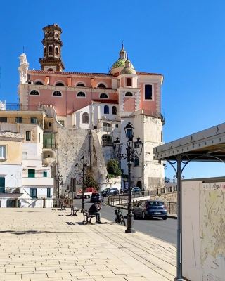 Atrani's Splendid Charm: A Glimpse of Sunshine on the Amalfi Coast ☀️💙