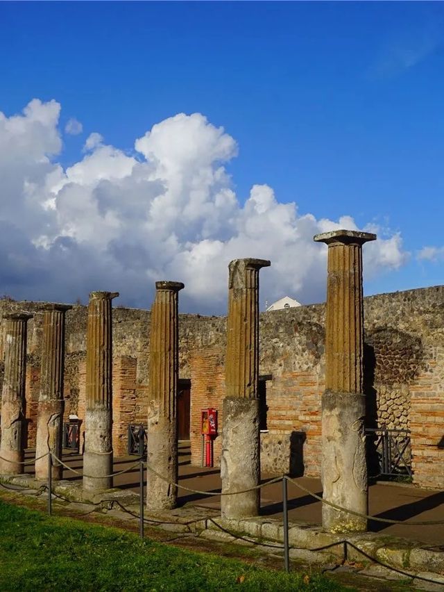 Pompeii: A Journey Back in Time through the Echoes of History 🌋