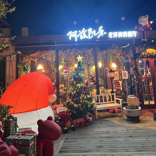 Dine-In Delights Near the Christmas bazaar